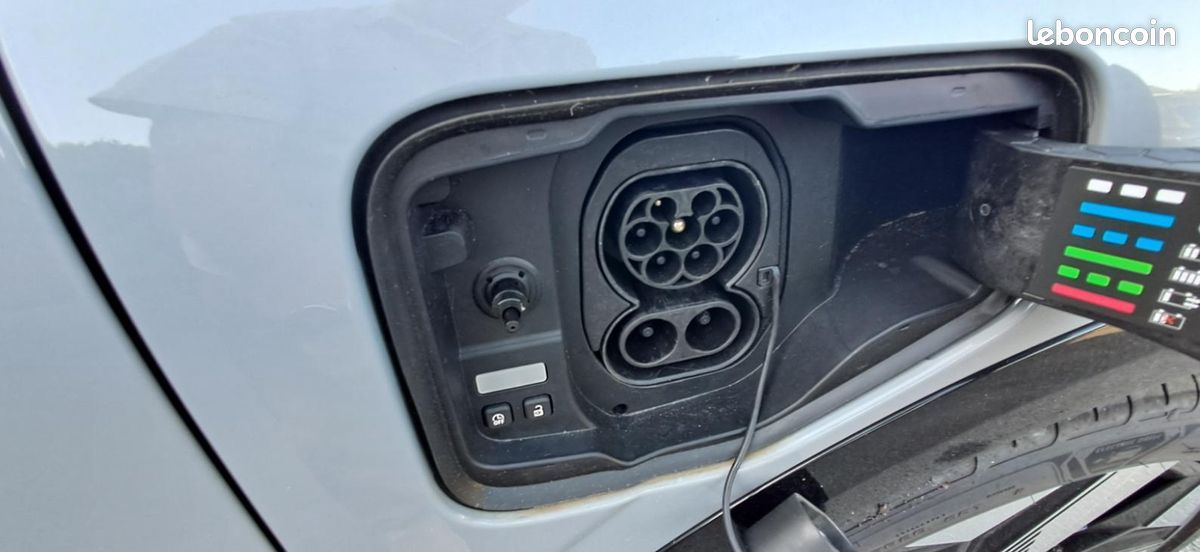 Renault Mégane E-TECH 220 AUTONOMIE CONFORT-24 TECHNO (image 12)