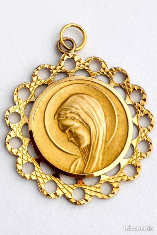 Pendentif Ornemental En Métal Légèrement Doré - Forme Coiffe - Diamètre 35 Mm, Poids 7,95 G - Occasion