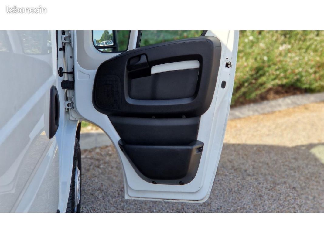 PEUGEOT BOXER Premium 333 L3H2 2.2 BlueHDi S&S - 140 (image 23)
