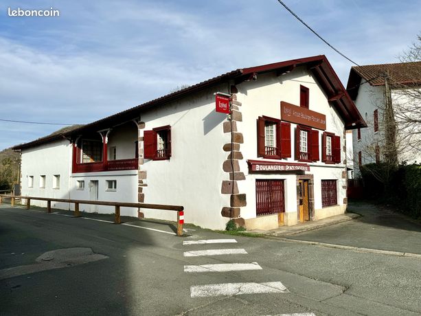 Maison 10 pièces 323 m²