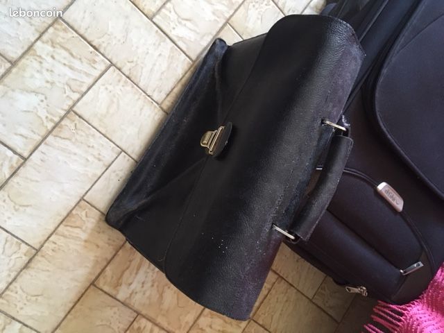 Cartable en cuir noir usé (image 1)