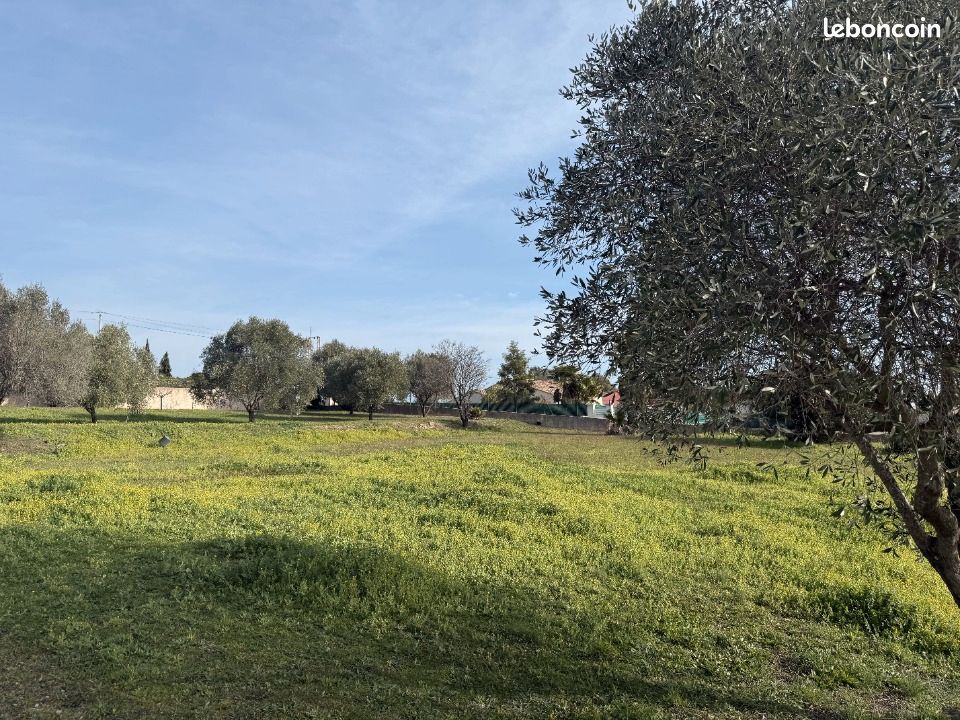 Terrain 692 m² · à Roquebrune-sur-Argens · 259 000 €