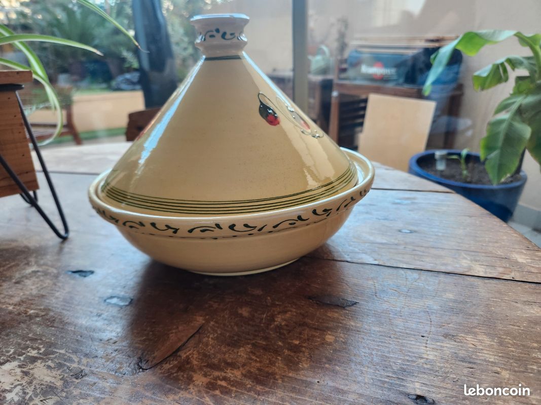 Tajine en céramique signé Vallauris G.C – décor floral (image 3)
