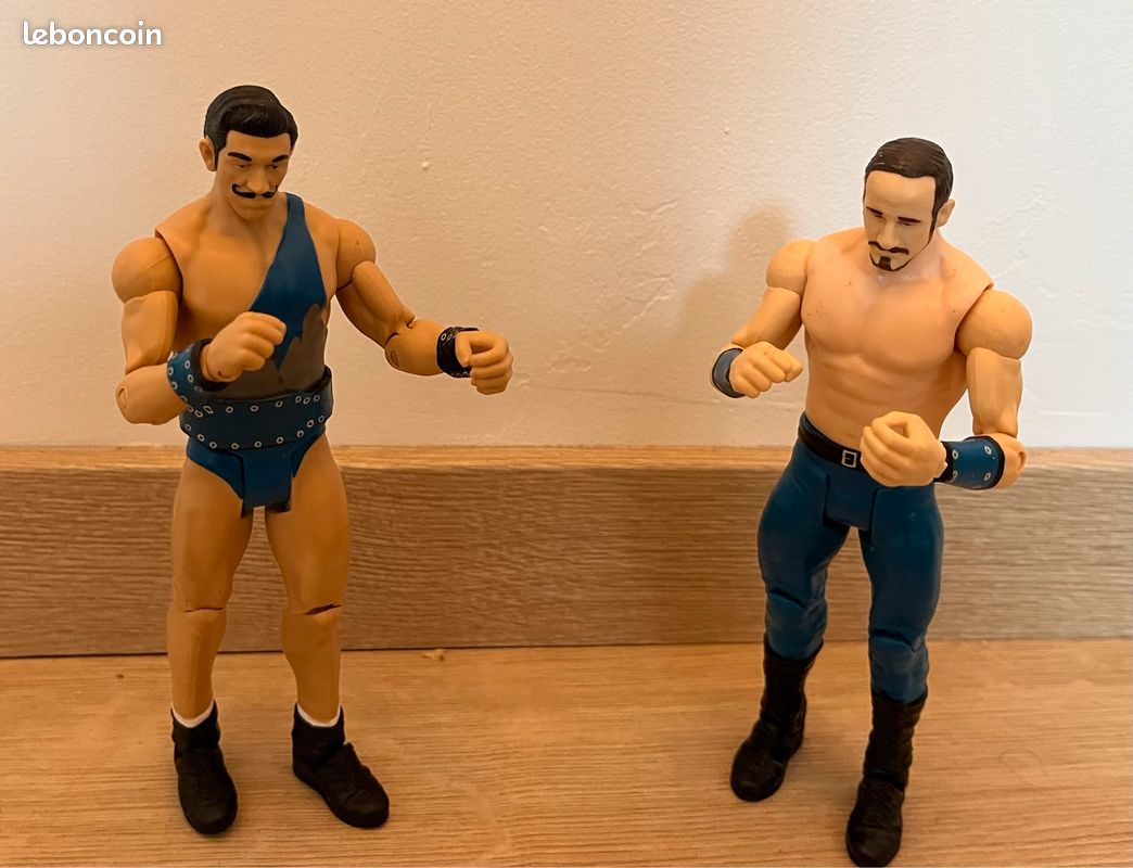Deux figurines catcheurs (image 2)