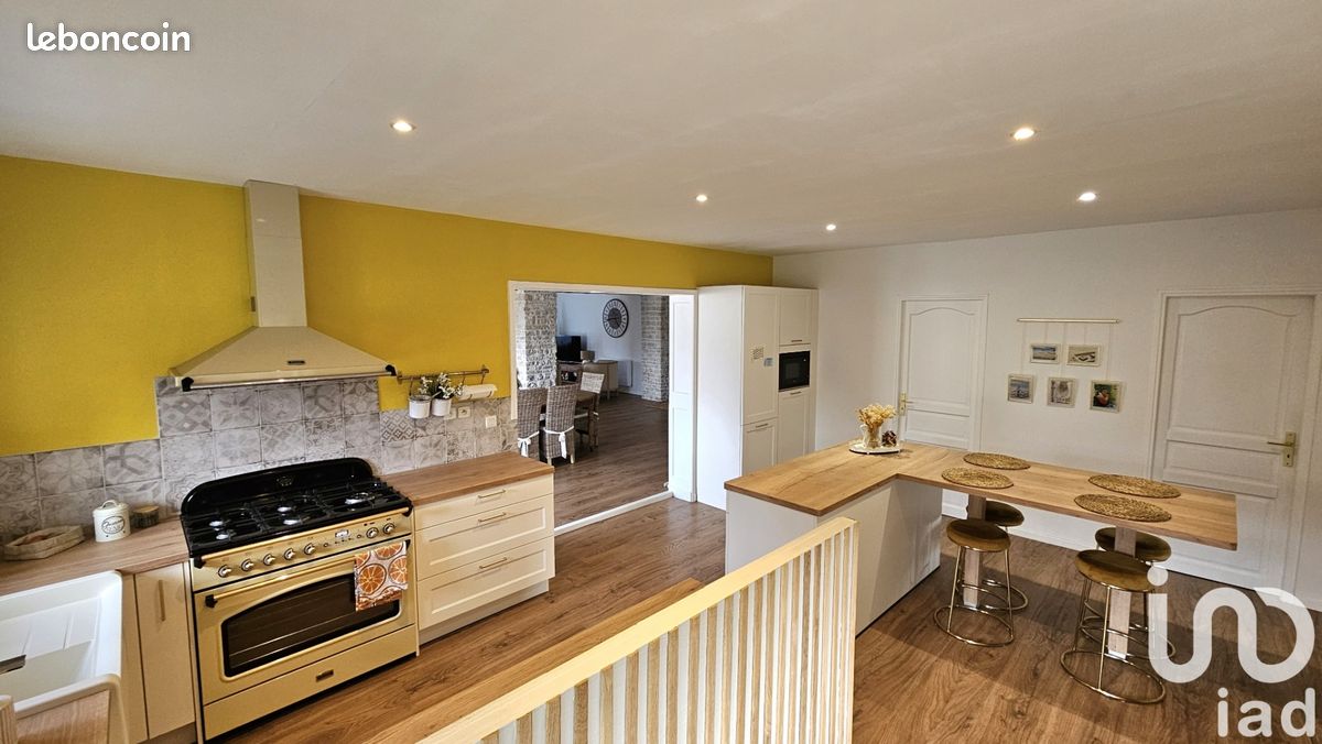 Maison 5 pièces 238 m² - Jauldes 16560 (image principale 0)