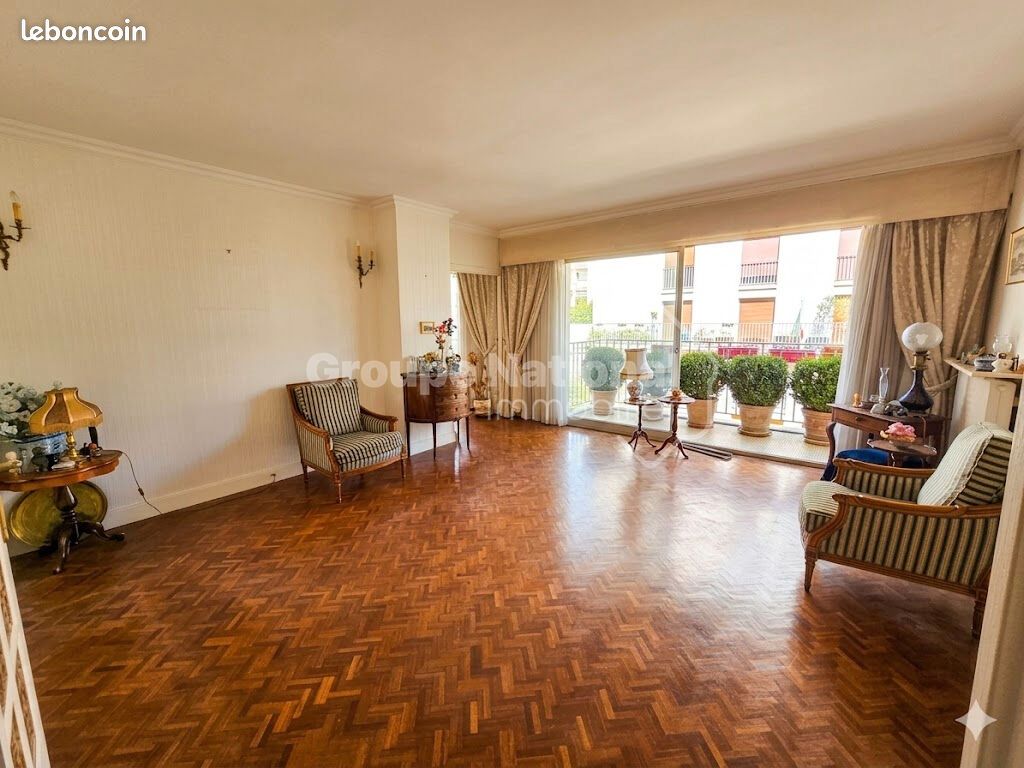 Appartement 4 pièces 102 m² · à Versailles · 102 m² · 450 000 €