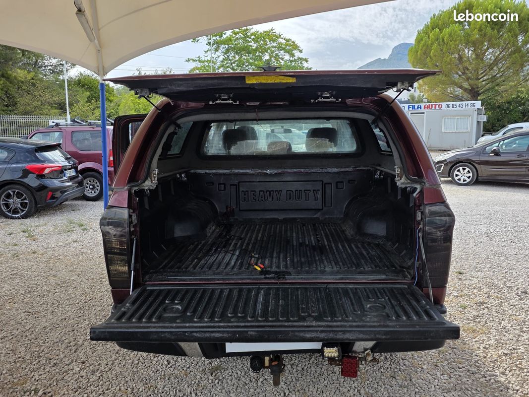 ISUZU D-MAX 2.5 4X4 CAB SOLAR Véhicule Première main (image 5)