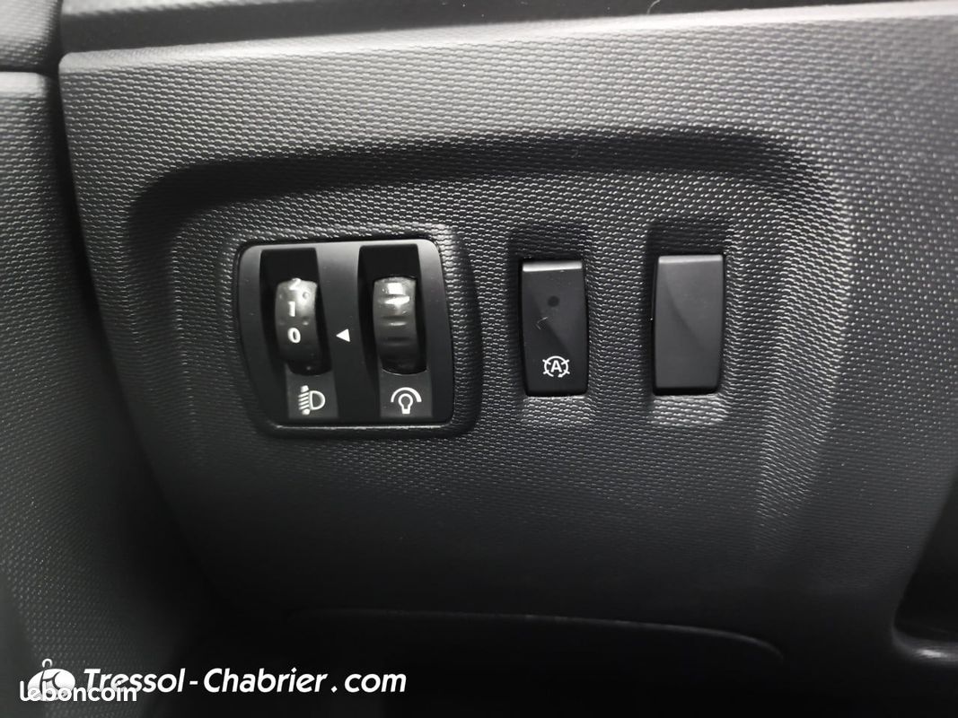 RENAULT Captur TCe 90 Energy E6 Intens (image 24)