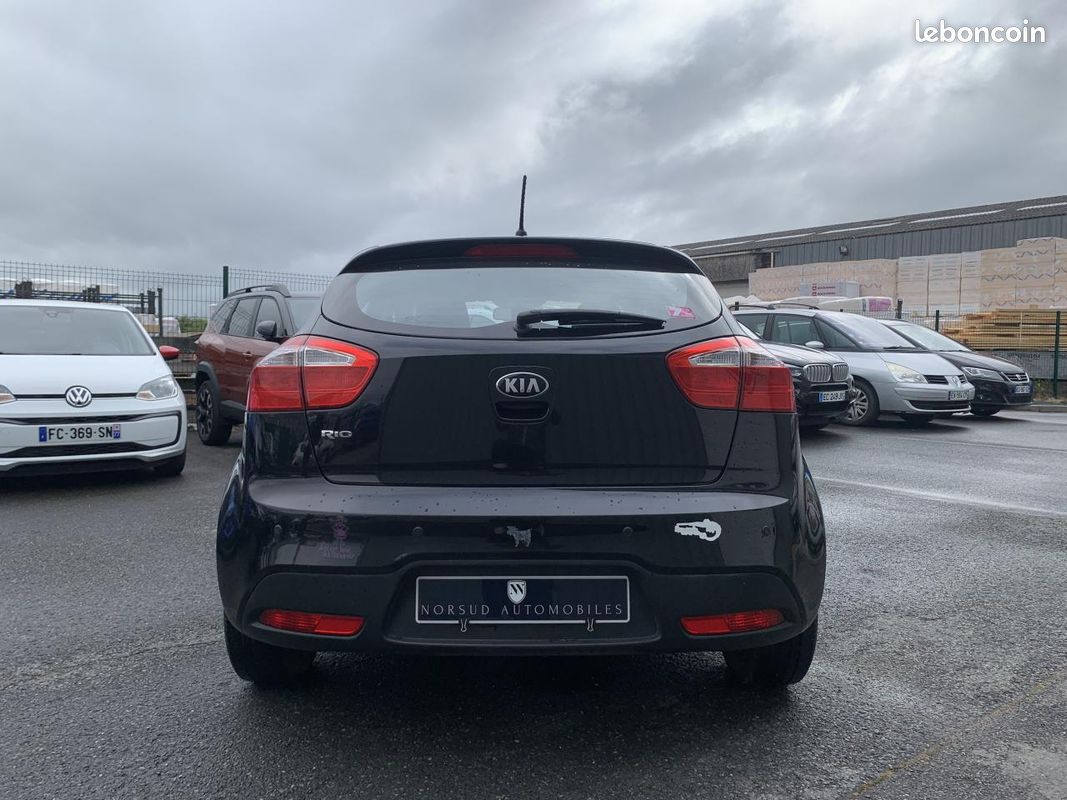 KIA RIO 1.2i 85 CH Style (image 4)