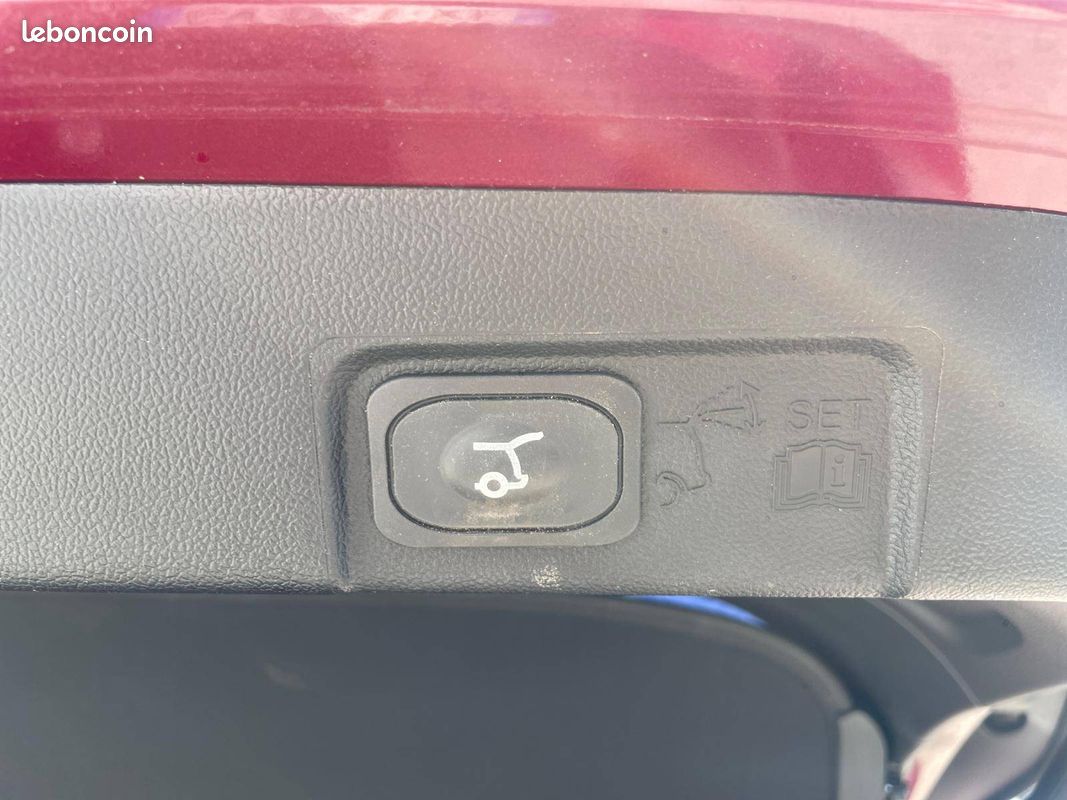 FORD Puma 1.0 Flexifuel 125 ch mHEV S&S BVM6 ST-Line X Vivid Ruby Edition (image 20)