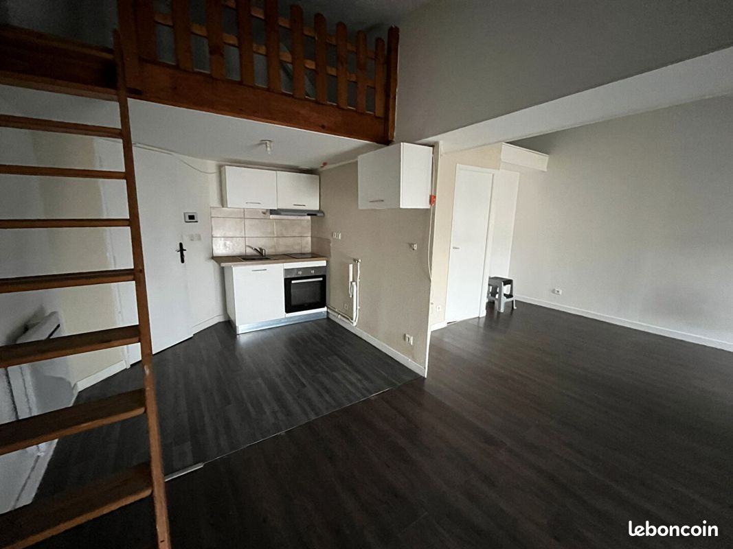 Appartement 1 pièce 23 m² · à Thiers · 23 m² · 360 €
