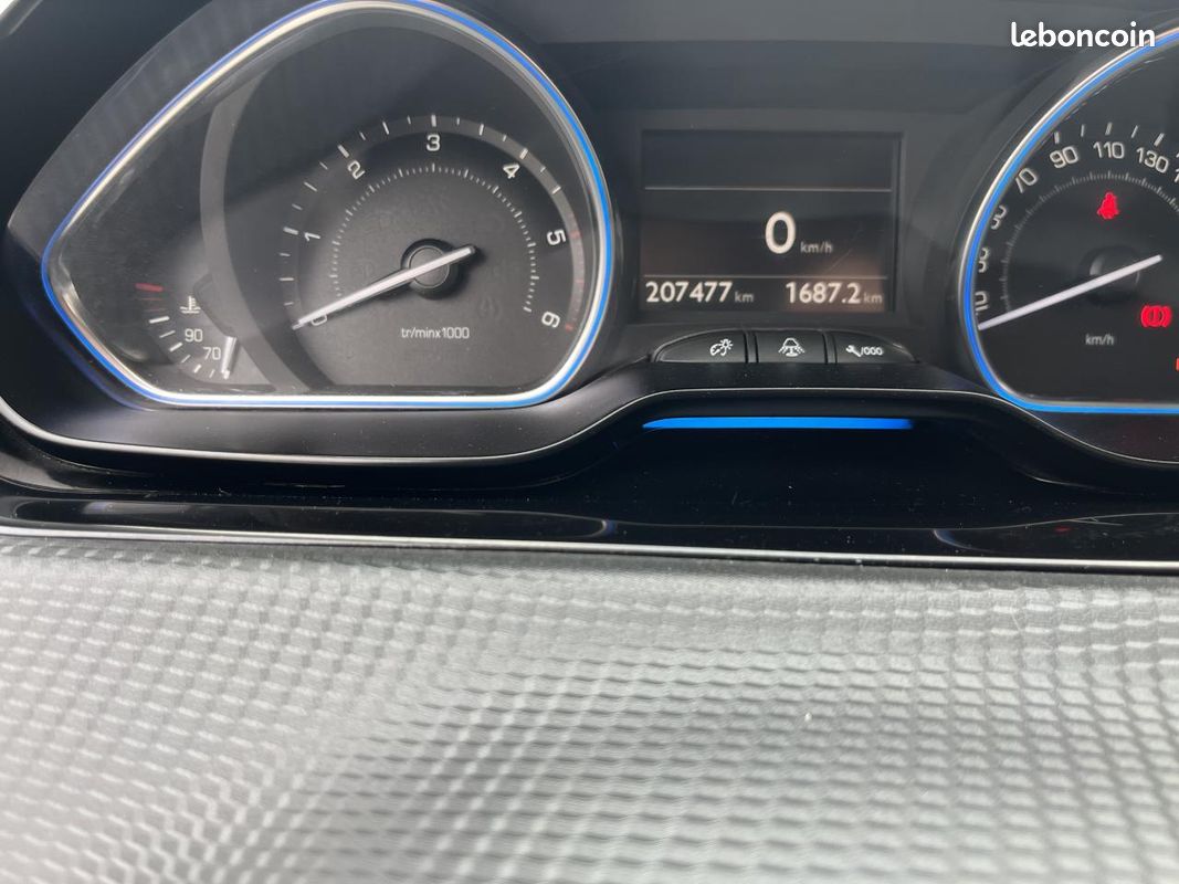 PEUGEOT 2008 1.6 e-HDi 92 CV Allure 1ERE MAIN/ CLIM AUTO / REGULATEUR /BLUETOOTH / RADAR (image 11)