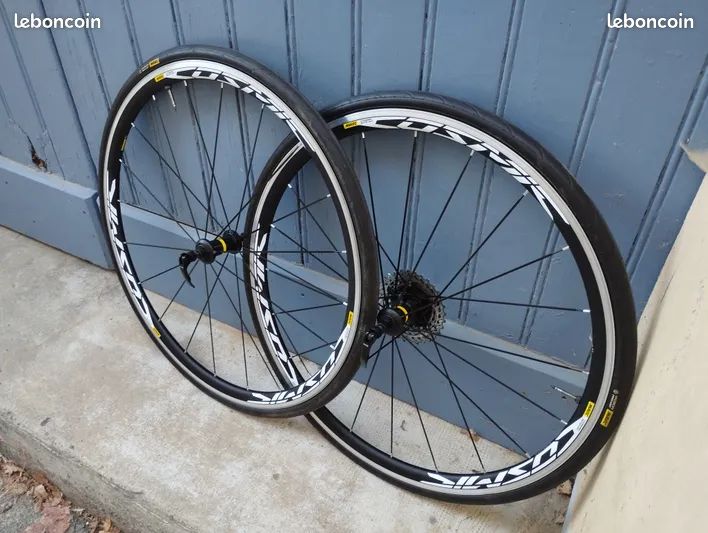 Roues Mavic Cosmic ust tubeless montées, vélo route course carbone