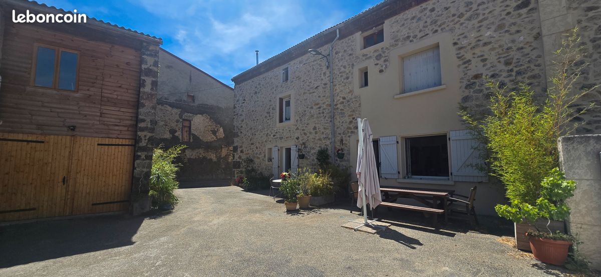 Appartement 14 pièces 320 m² · à Roquefeuil · 320 m² · 295 000 €
