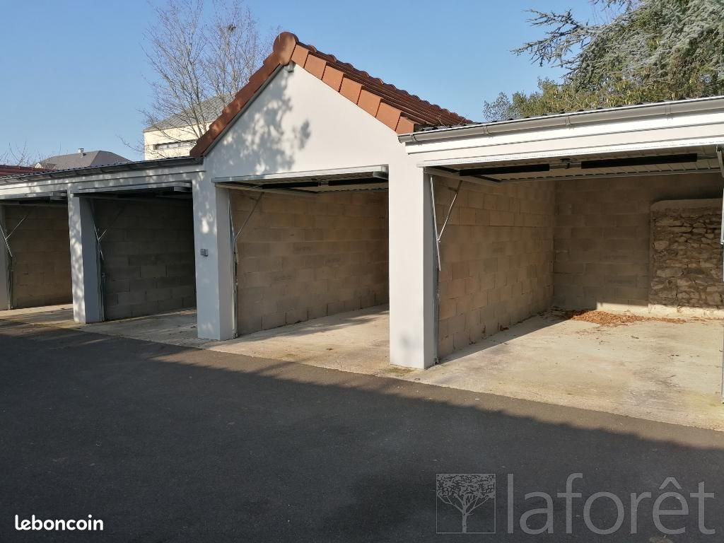 Parking 13 m² · à Dammarie-les-Lys · 13 m² · 98 €/mois