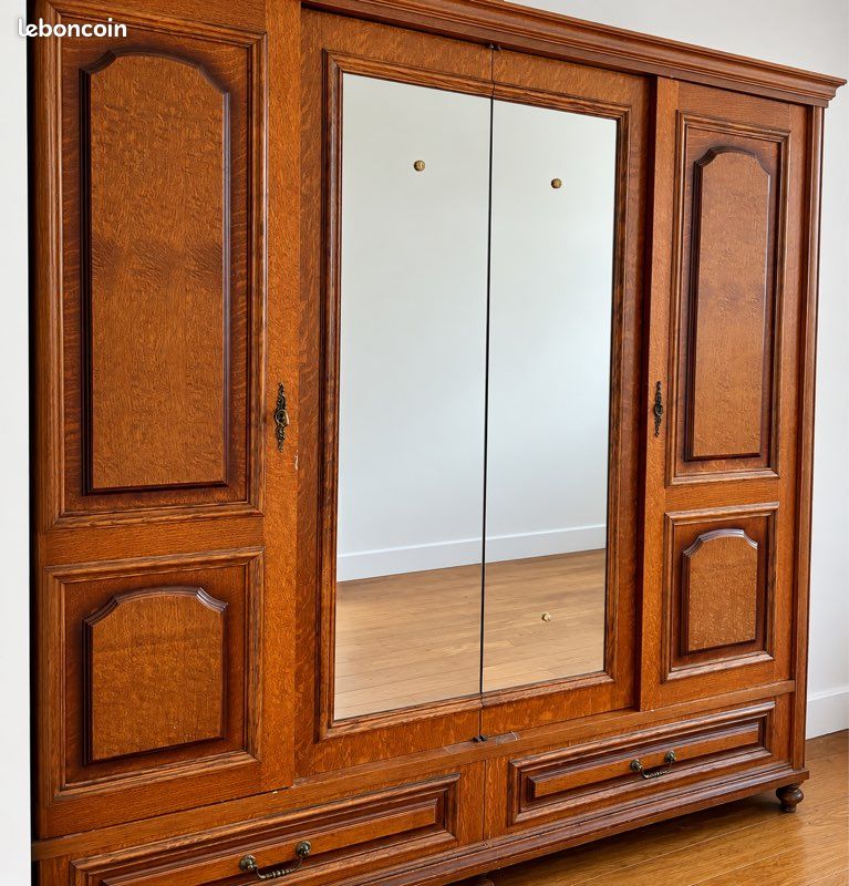Grande armoire vintage en bois massif avec miroirs et tiroirs (image 1)