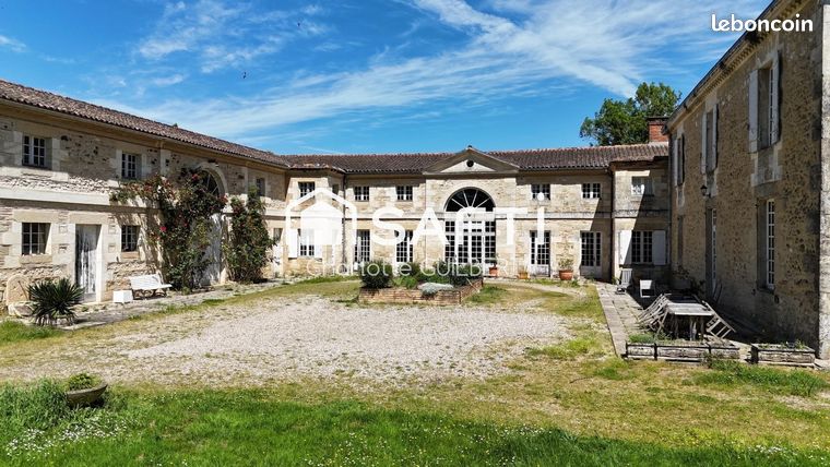 Château 24 pièces 820 m²