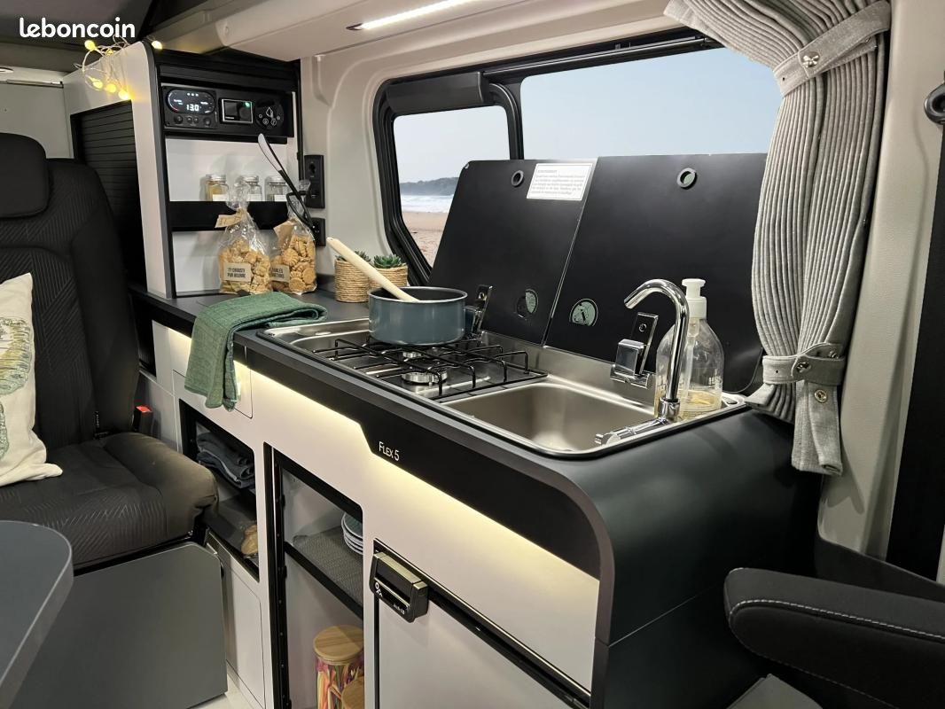 Renault Trafic FLEX 5 ANTILOPE VAN L1H1 CONFORT + BLUEDCI 150 AMENAGE PLACES 4 COUCHAGES (image 14)