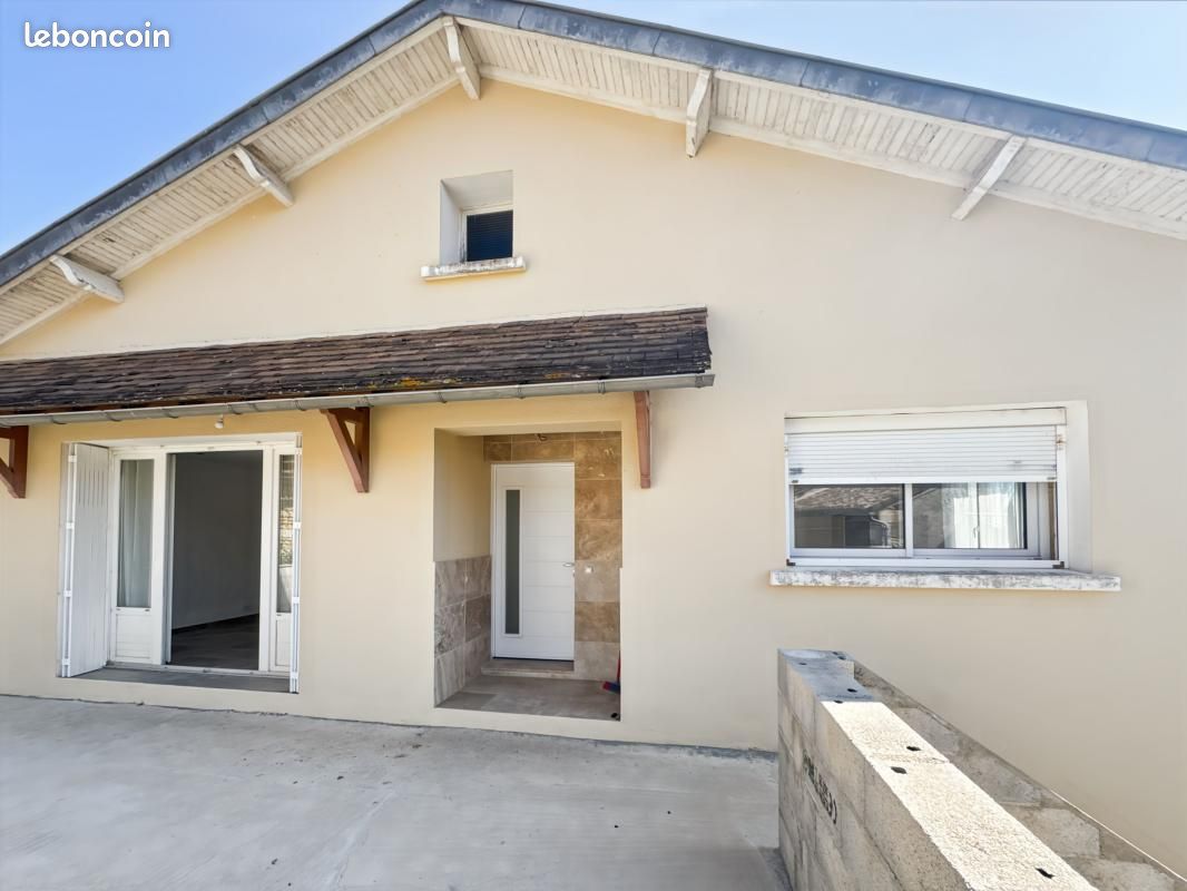 Maison 6 pièces 177 m² · à Douzillac · 177 m² · 950 €