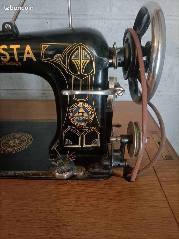 Machine à coudre de collection marque VESTA Antiquités
