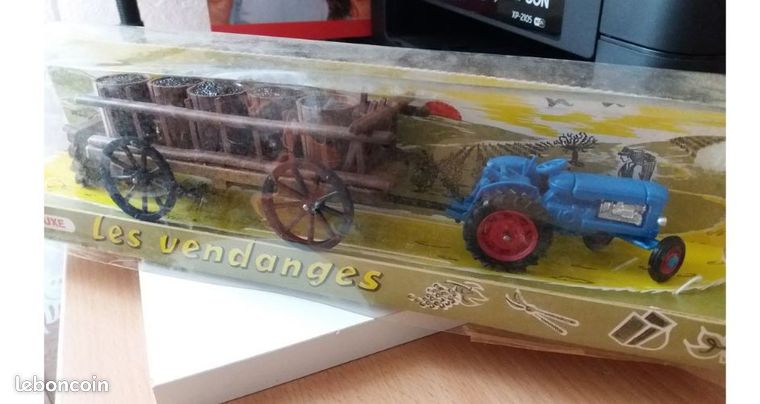 Ancienne Voiture Miniature Dinky Frégate - Jouet Vintage à Collectionner