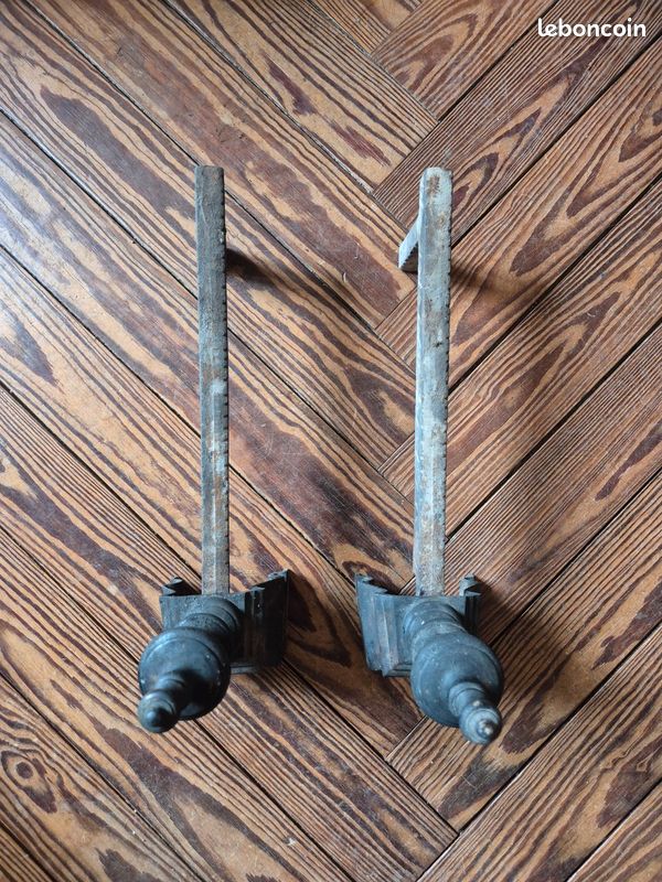 Anciens Chenets en Fonte Molière - Vintage French Finds