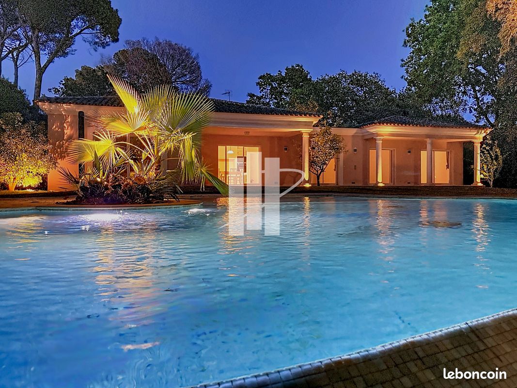 Maison 7 pièces 230 m² · à Saint-Raphaël · 230 m² · 1 360 000 €
