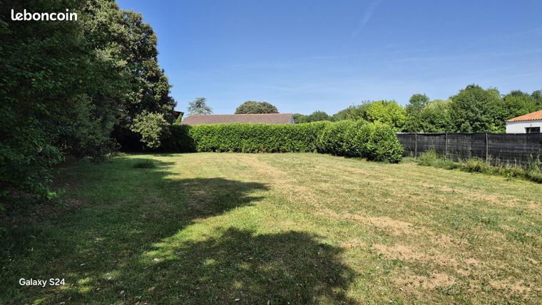Terrain 700 m² Grezac