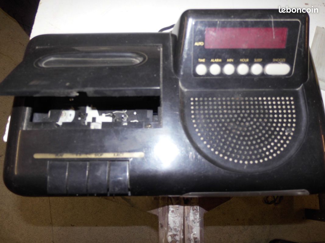 Radio reveil magnéto cassettes (image 2)