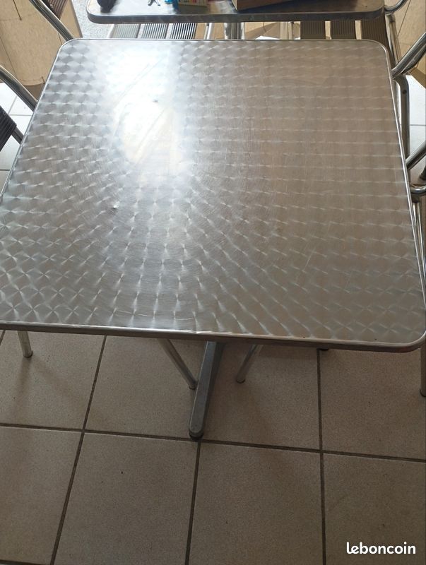 Tables carrés bar (image 1)