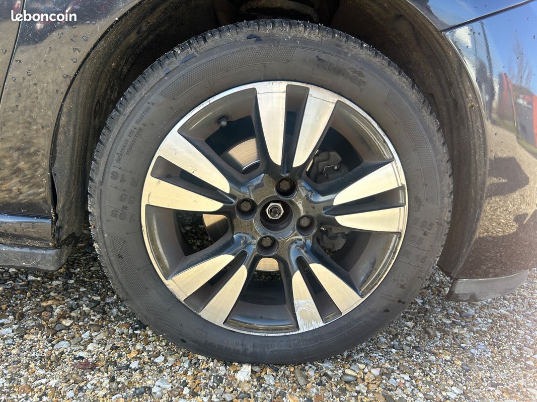 CITROEN DS3 e-HDi 90 Airdream So Chic (image 23)