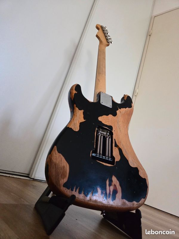 Squier Stratocaster Custom Relic (image 2)