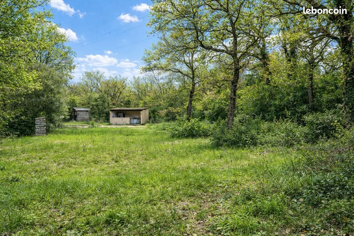 Terrain 2 000 m² Saint Maximin La Sainte Baume · à Saint-Maximin-la-Sainte-Baume · 195 000 €
