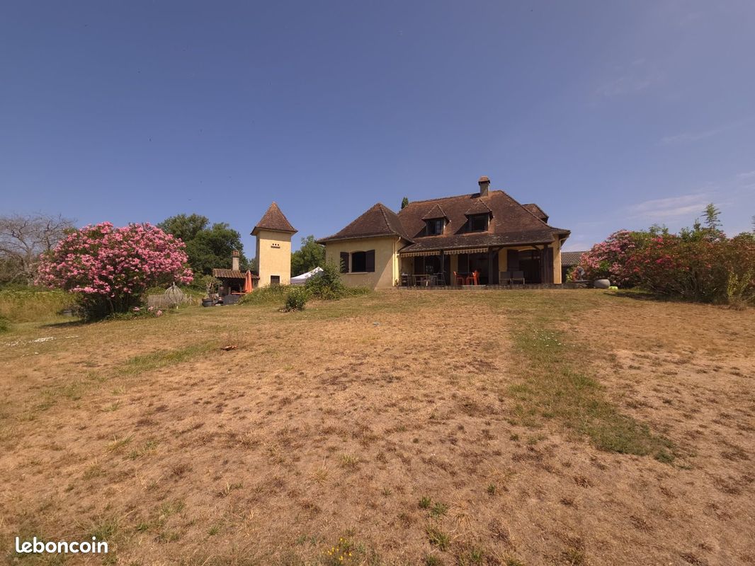 Maison 6 pièces 188 m² · à Le Fleix · 188 m² · 250 000 €