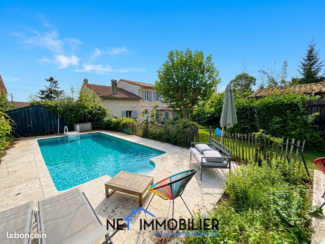 Maison 8 pièces 244 m² · à La Brède · 244 m² · 459 800 €