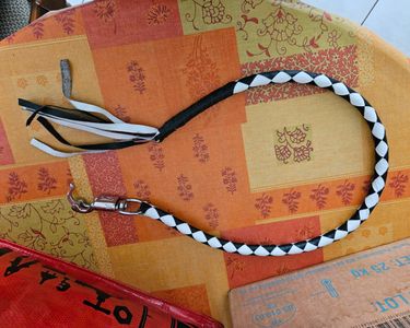 Bantoro Crafts Fouet Moto 66 Cm – Cuir Tressé Avec Boucle Rapide, Accessoire Visibilité Pour Motard