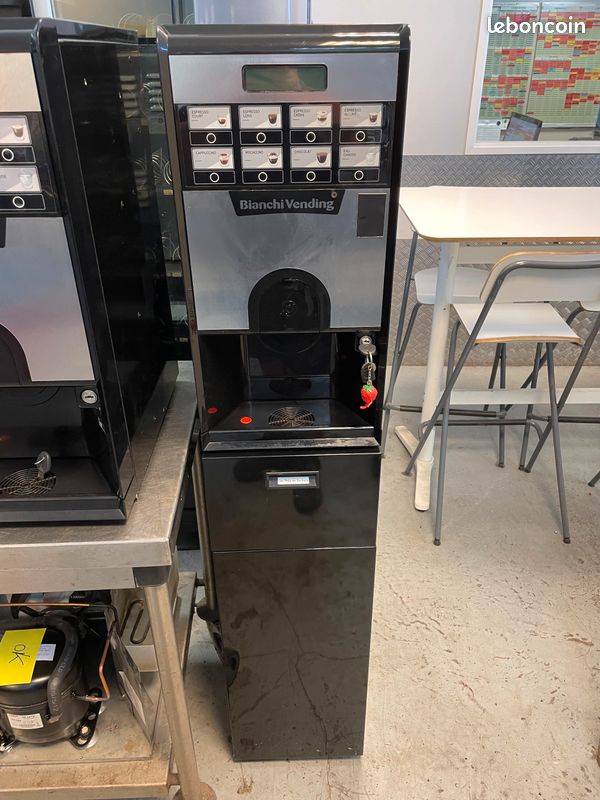 Vend distributeur automatique Machine à Café Bianchi Gaia grain sur Socle (image 1)
