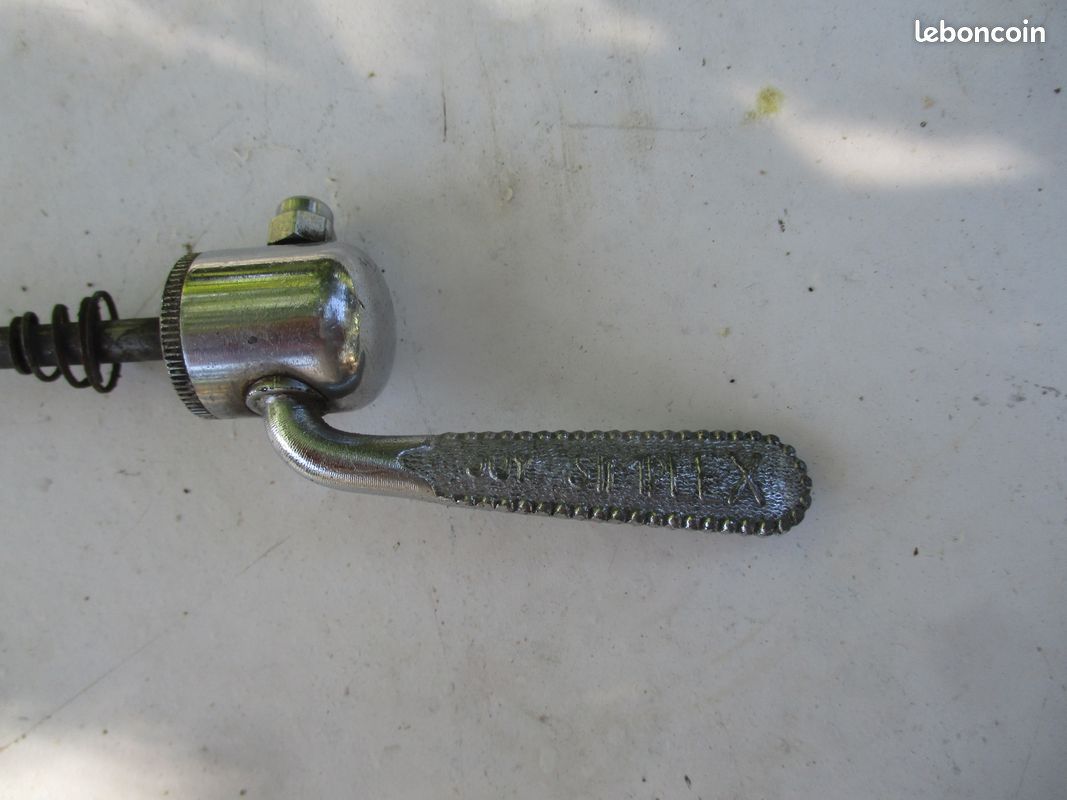 Brochette Arrière Simplex à Dégagement Rapide - Levier Plat - 153 Mm - France