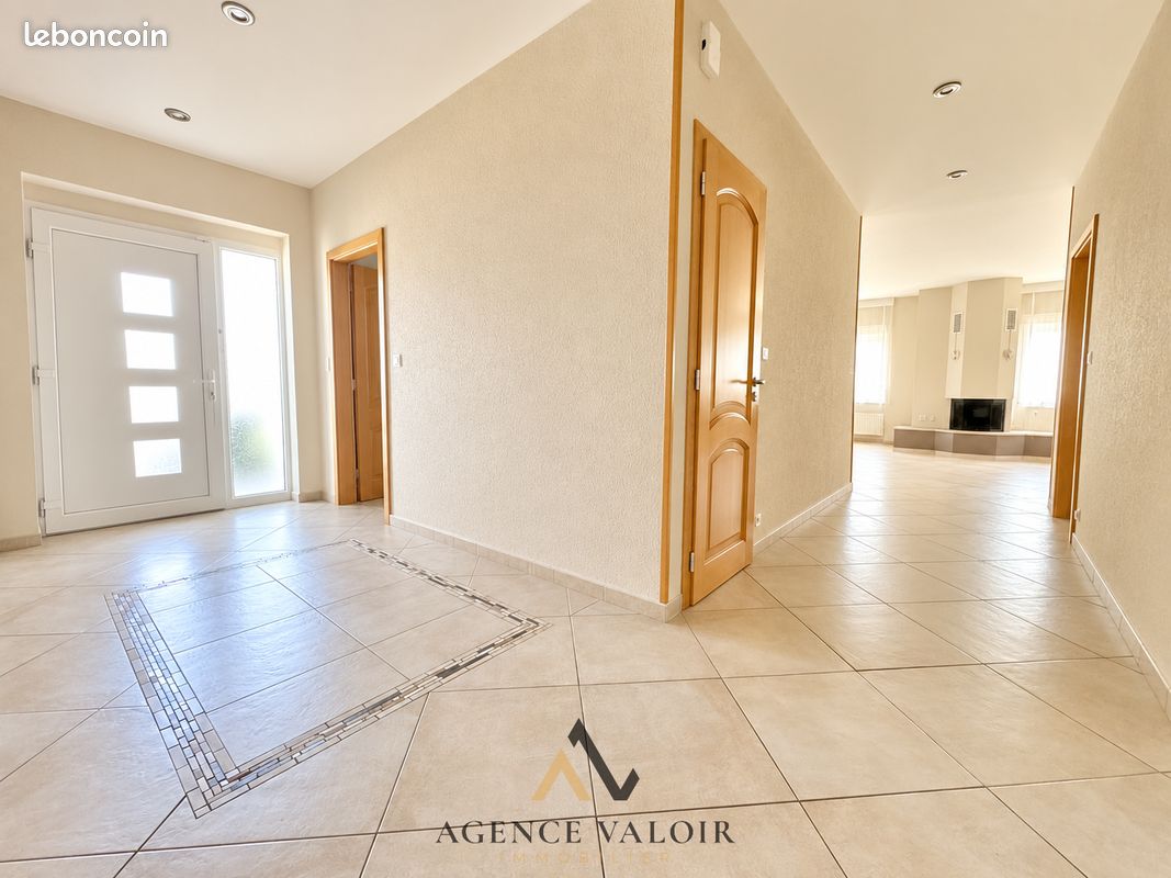 Maison 8 pièces 225 m² · à Rémelfing · 225 m² · 572 250 €