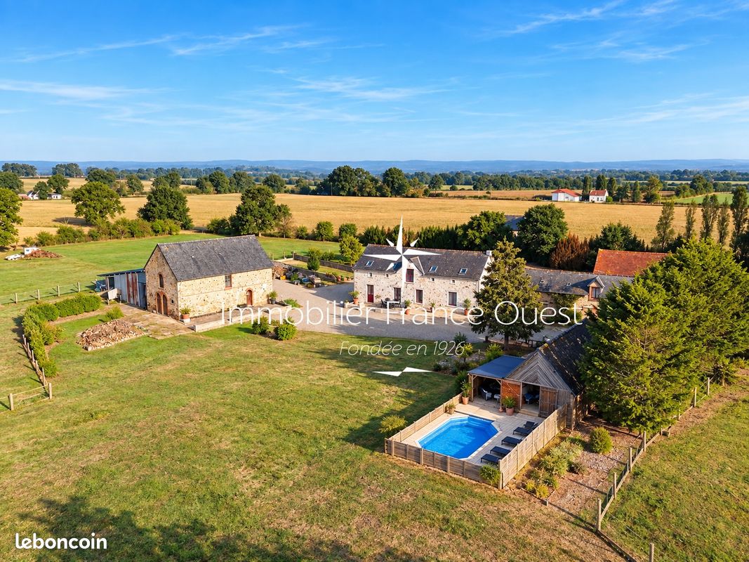 Maison 10 pièces 243 m² · à Sainte-Suzanne-Et-Chammes · 243 m² · 455 000 €