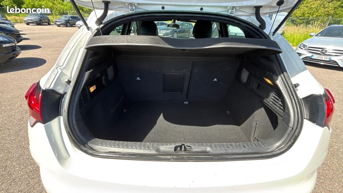Citroën DS4 e-HDi 115 So Chic ETG6 (image 17)