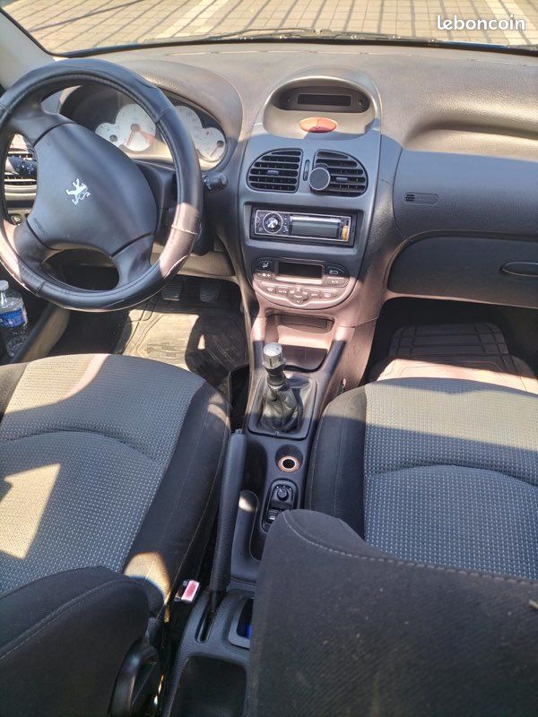 Peugeot 206 (image 1)