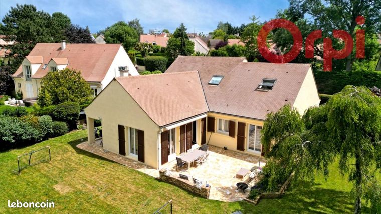 Villa 8 pièces 210 m²