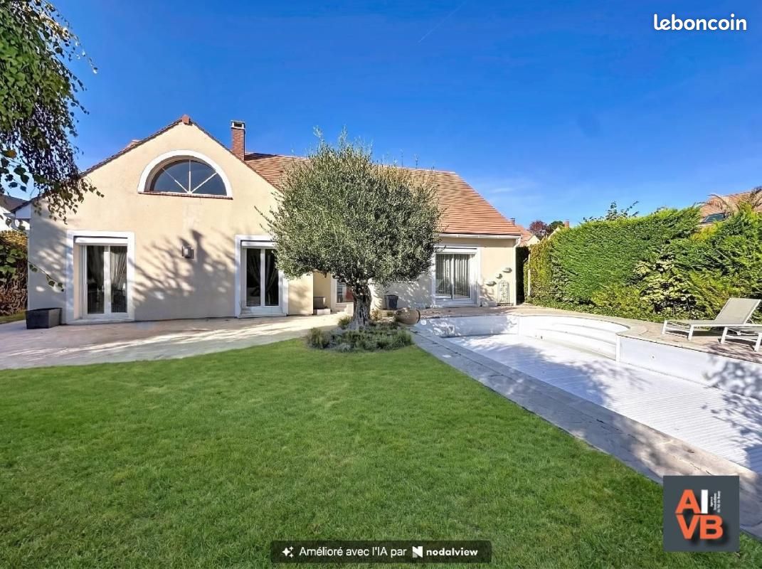 Maison 9 pièces 215 m² · à Bussy-Saint-Georges · 215 m² · 1 160 000 €