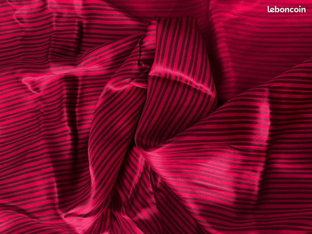 Coupon De Tissu Velours Pour Doublure - Rouge Foncé 0,50x1,40m - Neuf Et Pratique