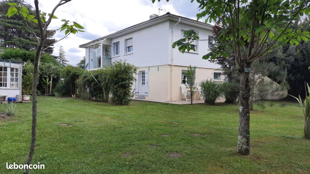 Maison 10 pièces 254 m² · à Montendre · 254 m² · 291 500 €
