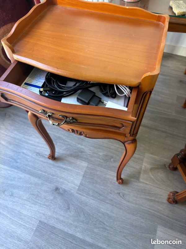 Petit meuble de style (image 1)