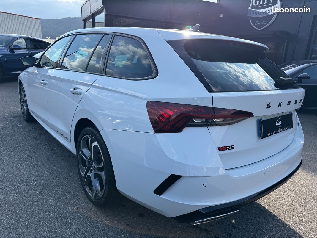 Skoda OCTAVIA COMBI RS 1,4L TSI PHEV IV 245CV BVA 1ère MAIN (image 5)