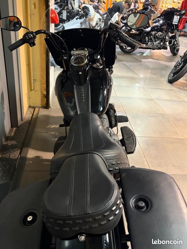 Harley Davidson SOFTAIL HERITAGE 1868 CLASSIC (image 4)