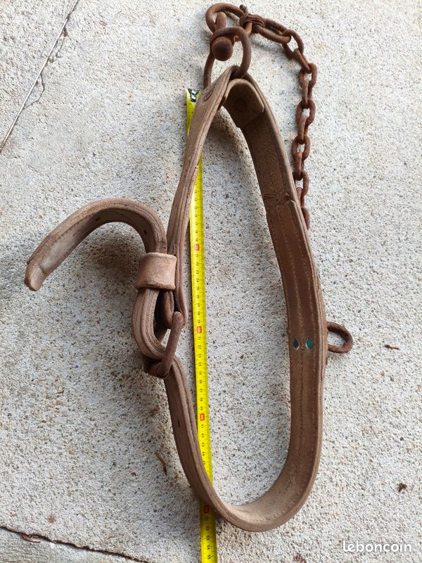 Ancien collier de vache en cuir avec cloche pour déco - Décoration